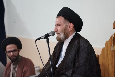 تصاویر تجلیل از مقام اساتید روحانی لرستان در هفته معلم