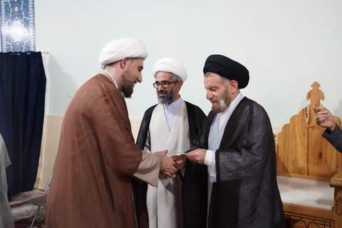 تصاویر تجلیل از مقام اساتید روحانی لرستان در هفته معلم