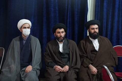 تصاویر تجلیل از مقام اساتید روحانی لرستان در هفته معلم