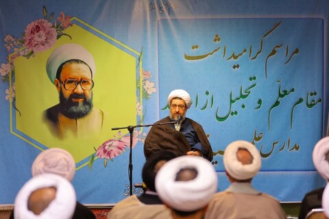 مراسم گرامیداشت مقام معلم و تجلیل از اساتید مدارس علمیه تبریز