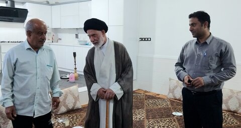 تصاویر/ دیدار امام جمعه دیر با معلمان جانباز