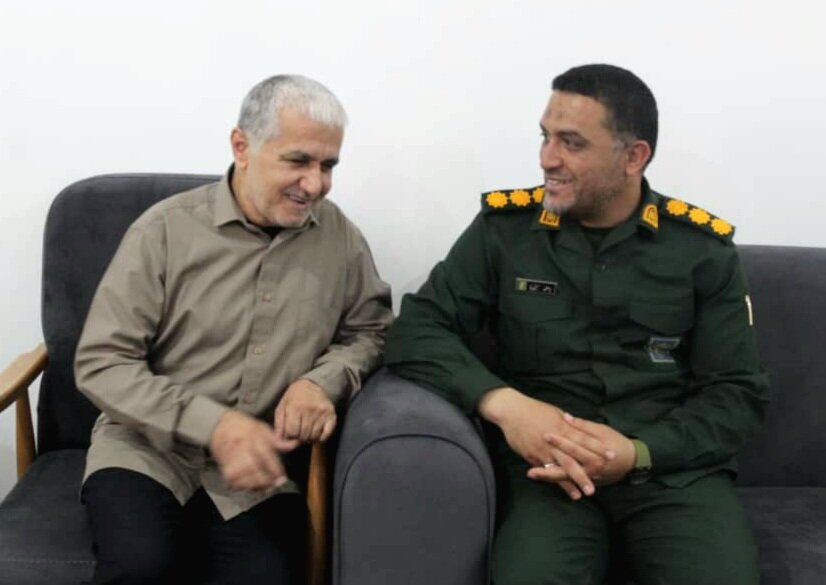 بوسه فرمانده سپاه دیّر بر دستان معلم