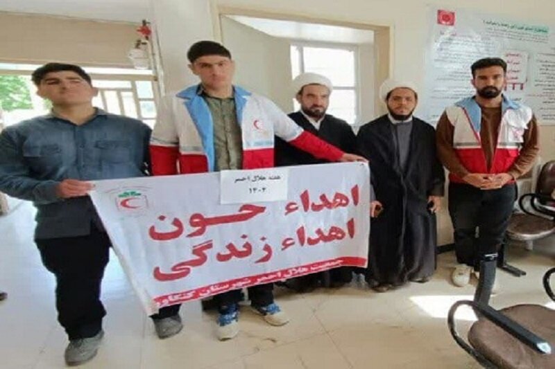 طلاب مدرسه علمیه حضرت ولی عصر(عج) کنگاور خون اهدا کردند+ عکس
