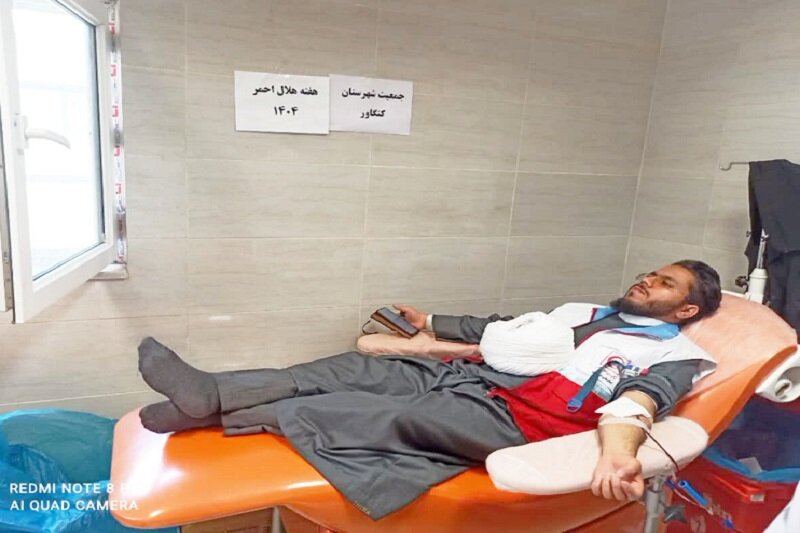 طلاب مدرسه علمیه حضرت ولی عصر(عج) کنگاور خون اهدا کردند+ عکس