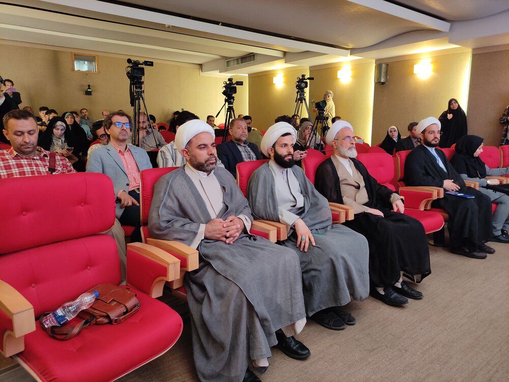 Qum Elmi Hövzəsinin yenidən təsisinin 100 illiyi münasibətilə Ayətullah Ərafi ilə mətbuat konfransı