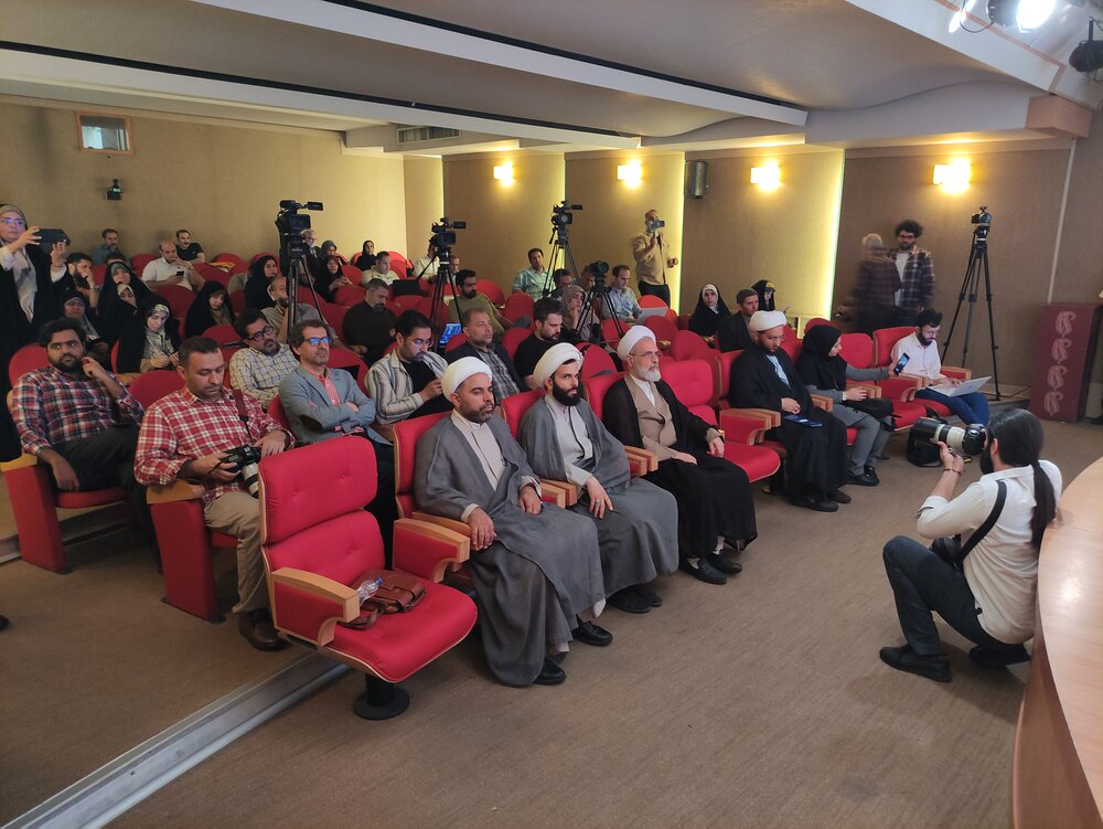 Qum Elmi Hövzəsinin yenidən təsisinin 100 illiyi münasibətilə Ayətullah Ərafi ilə mətbuat konfransı