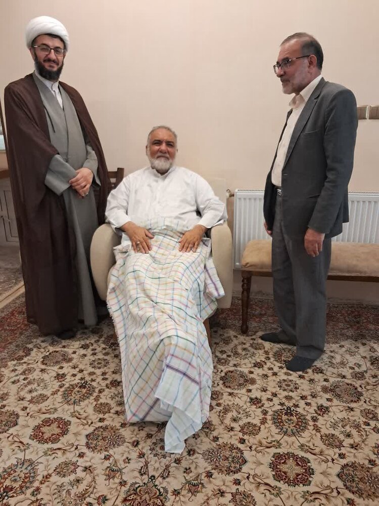 عیادت نمایندگان آیت الله اعرافی از حجت الاسلام والمسلمین رحمانستایش
