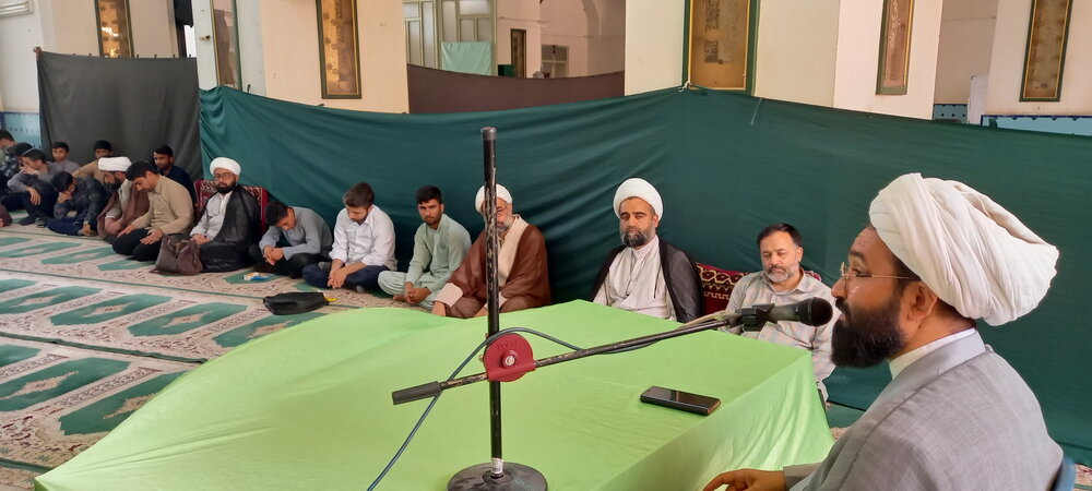 آثار شهید مطهری راه‌گشای طلاب و دانشجویان است