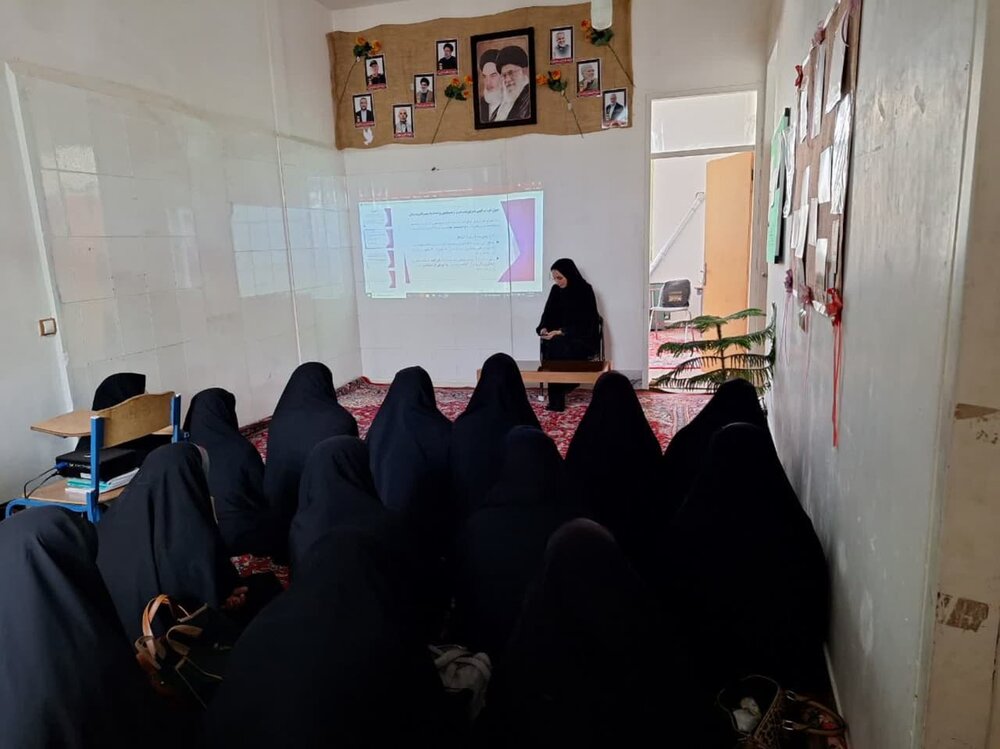 برگزاری کارگاه آموزشی سرطان شایع بانوان در مدرسه علمیه حضرت زینب (س)آستانه