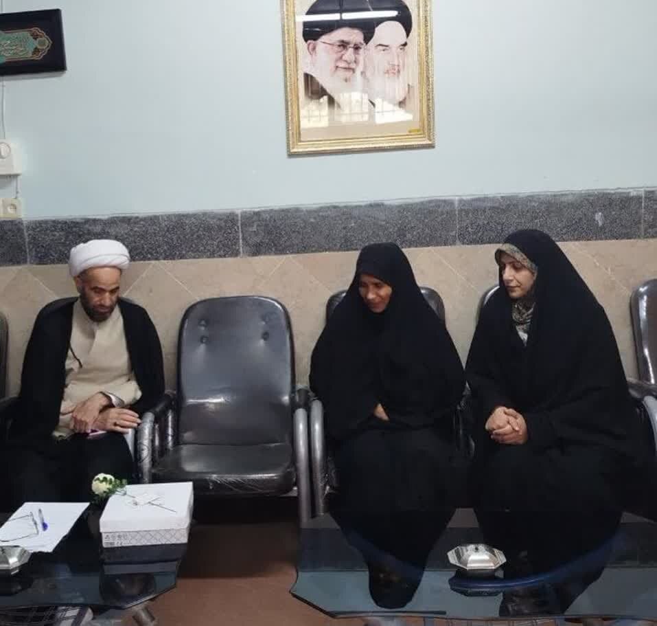 حضور طلاب بسیجی خنداب در مدارس شهرستان به مناسبت هفته معلم+ تصاویر