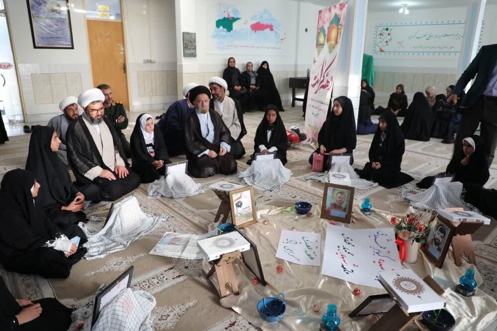 تصاویر/ دیدار نماینده ولی فقیه در لرستان با بسیجیان حلقات صالحین