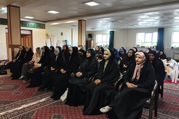 حوزه های علمیه خواهران در مقابله با چالش زنان نقش ویژهای دارند+ عکس