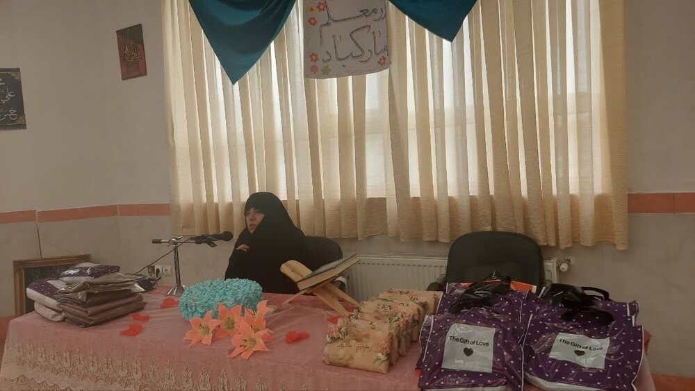 آینده‌ روشن با علم و آگاهی میسر می‌شود