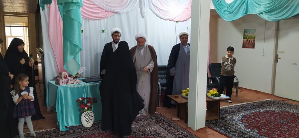 تصاویر/ مراسم گرامیداشت مقام معلم در مدرسه علمیه نجمه خاتون تکاب
