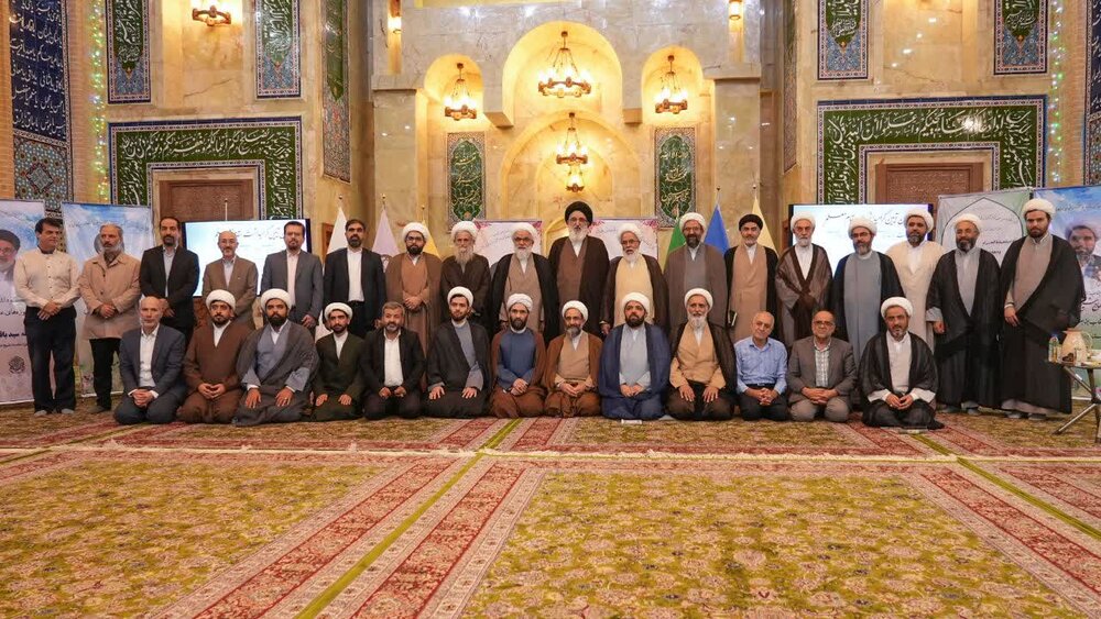 تصاویر| تقدیر از حجت‌الاسلام والمسلمین حسینی همدانی در مراسم سپاس از معلمان شبکه صالحین