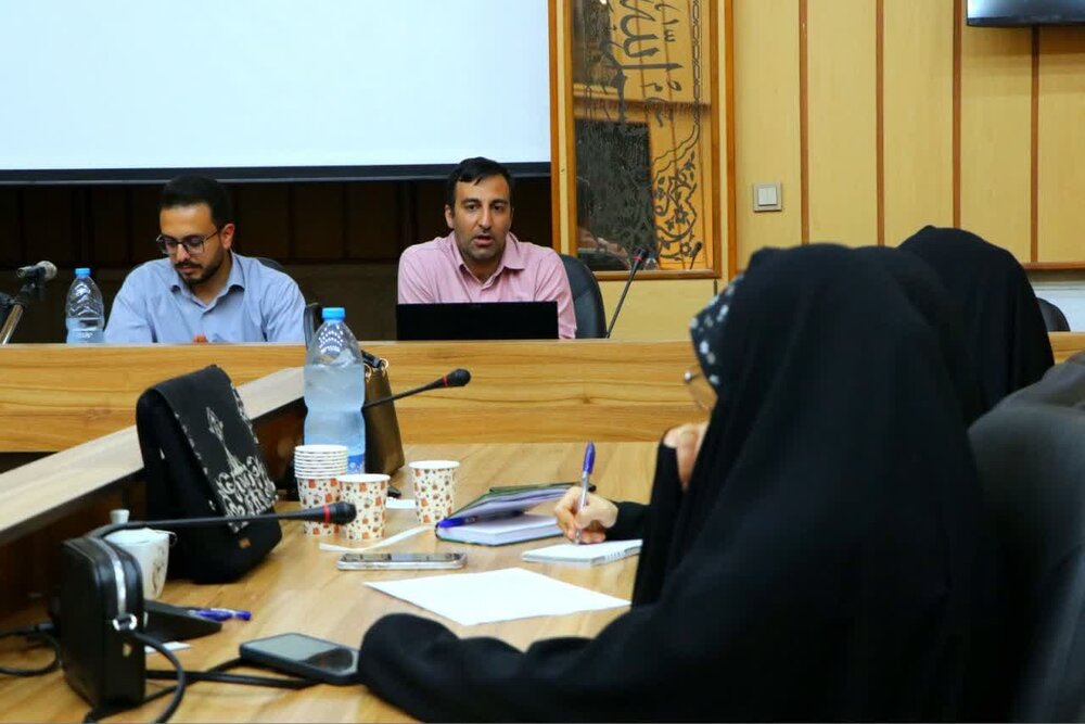 نخستین نشست هم‌اندیشی پیشگامان رسانه دارالعباده