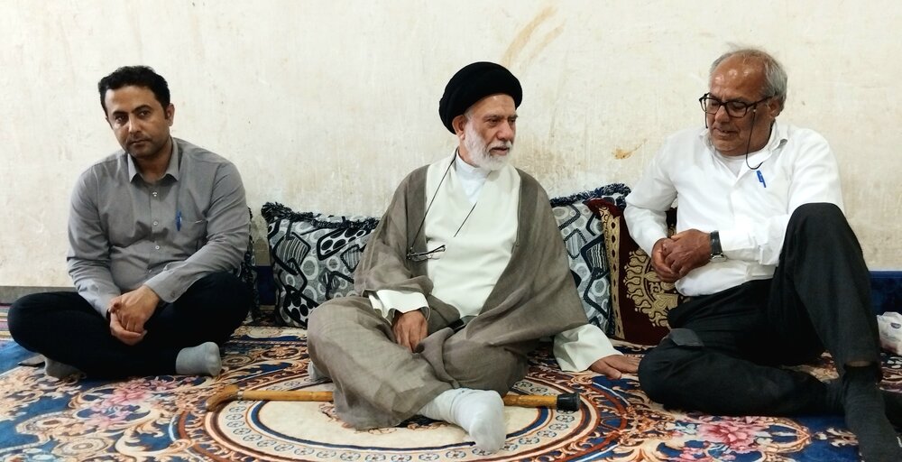 دیدار صمیمی امام جمعه دیر با معلمان جانباز