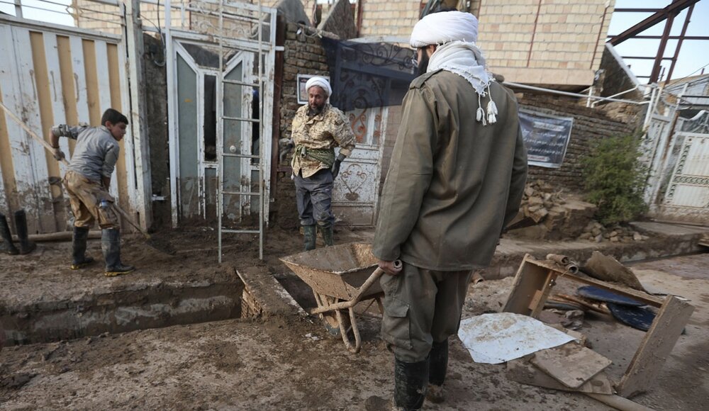 در گفتوگو با استاد حوزه علمیه قم بررسی شد؛ حوزه علمیه قم؛ از مأموریت دینداری مردم تا دفاع از میهن / در دفاع مقدس از هر ۱۰۰۰ طلبه ۴۰ نفر شهید شدند 3 حوزه علمیه قم؛ از مسئولیت دینداری مردم تا دفاع از میهن / در دفاع مقدس از هر ۱۰۰۰ طلبه ۴۰ نفر شهید شدند