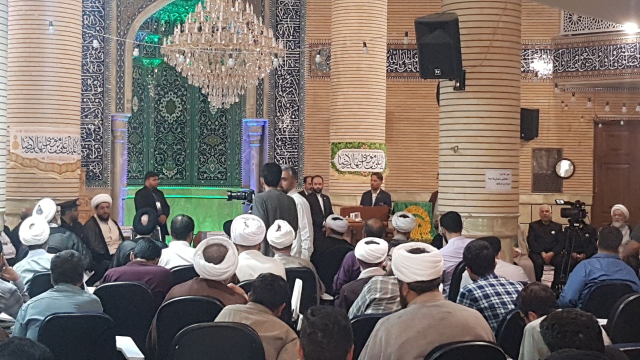آیین پرچم گردانی گنبد حرم امام رضا علیه السلام در مسجد مرکز فقهی ائمه اطهار علیهم السلام