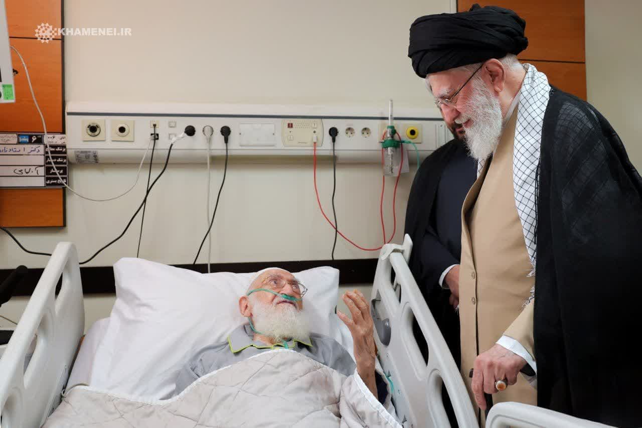Le Guide suprême rend visite à l’Ayatollah Nouri Hamedani hospitalisé à Téhéran