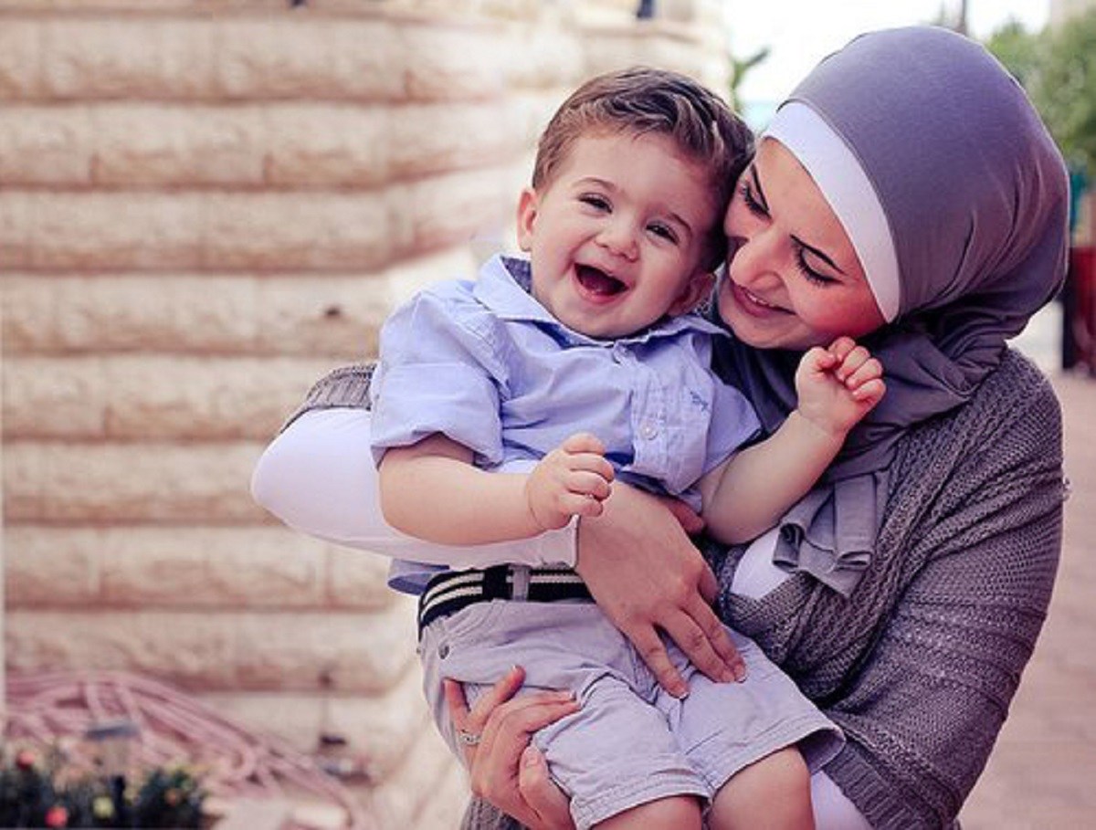 مادرانگی و چالشهای آن در عصر حاضر