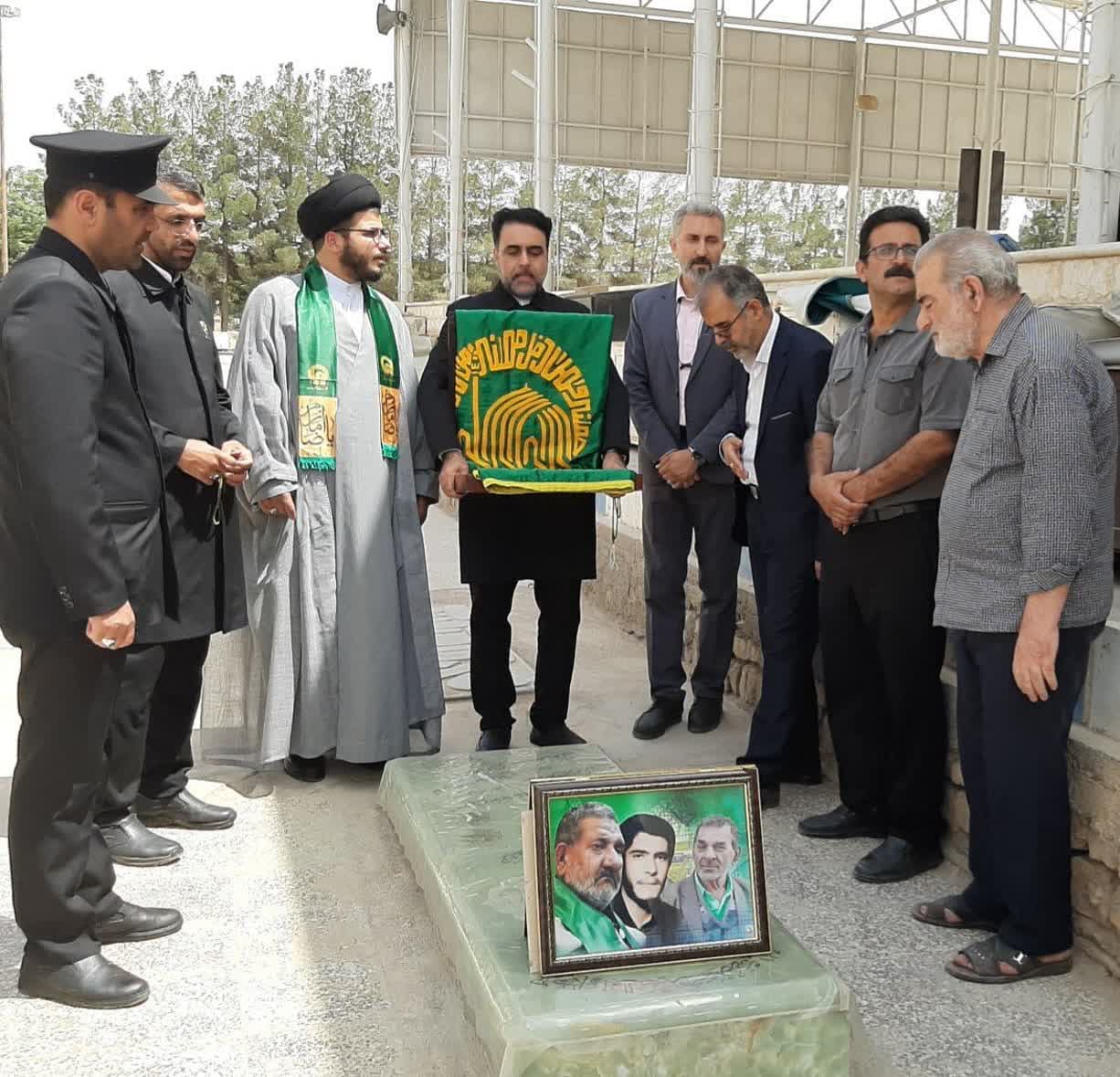 حضور کاروان زیر سایه خورشید بر مزار شهید متولی