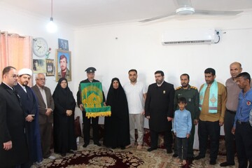 تصاویر/ تجلیل از مادر شهید تاج الدین توسط خدام رضوی