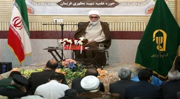 طلاب با نشر معارف اهل‌بیت(ع) جامعه را هدایت می‌کنند