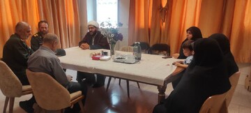 دیدار فرمانده سپاه ساوه با مدیر مدرسه علمیه فاطمه الزهرا (س)/ تأکید بر تقویت تعامل و همکاری+ عکس