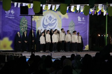 سومین شب شادیانه «ایران امام رضا(ع)» در کاشان برگزار شد
