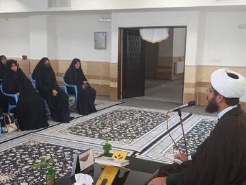 تصاویر/ نشست بصیرتی سیاسی ویژه خواهران طلبه کوهدشتی