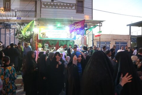 تصاویر/ جشن خیابانی دهه کرامت با حضور خدام رضوی در شهر بادوله