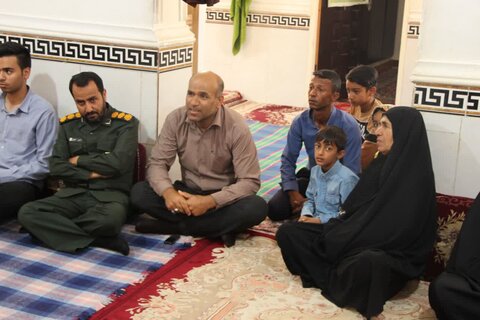 تصاویر/ تجلیل از مادر شهید تاج الدین توسط خدام رضوی