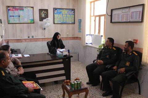 تصاویر/ تجلیل فرمانده سپاه دیّر از فرهنگیان