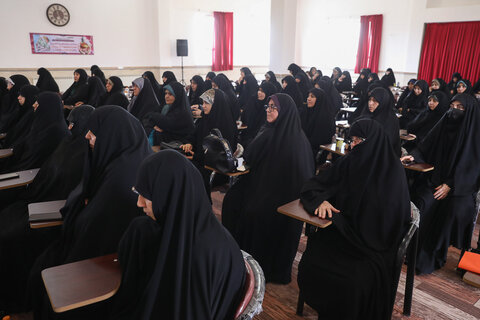 تصاویر / تجلیل از اساتید حوزه علمیه خواهران استان قزوین