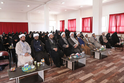 تصاویر / تجلیل از اساتید حوزه علمیه خواهران استان قزوین