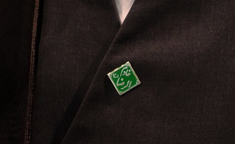 تصاویر/ آیین پرچم گردانی گنبد حرم امام رضا(ع)