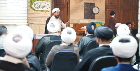 تصاویر/ آیین پرچم گردانی گنبد حرم امام رضا(ع)