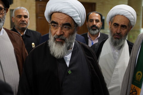 تصاویر/ آیین پرچم گردانی گنبد حرم امام رضا(ع)