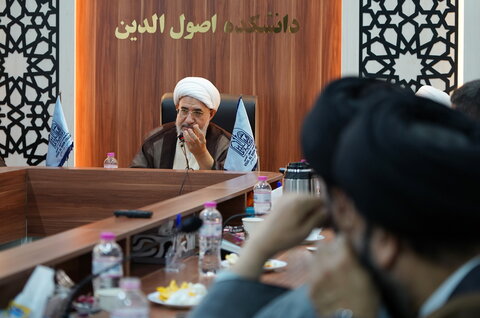 نشست مهمانان بین‌المللی همایش یکصدمین سالگشت بازتأسیس حوزه علمیه قم با آیت‌الله اراکی