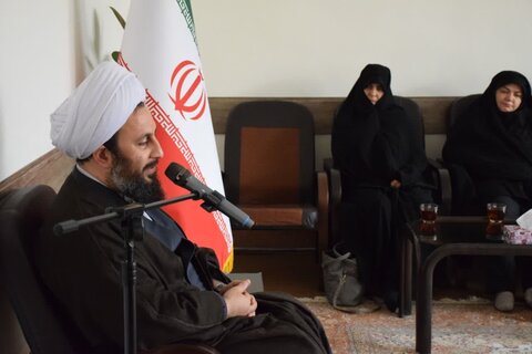 تصاویر/ دیدار مدیران و اساتید مدارس علمیه خواهران خوی با امام جمعه این شهرستان