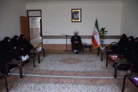 تصاویر/ دیدار مدیران و اساتید مدارس علمیه خواهران خوی با امام جمعه این شهرستان