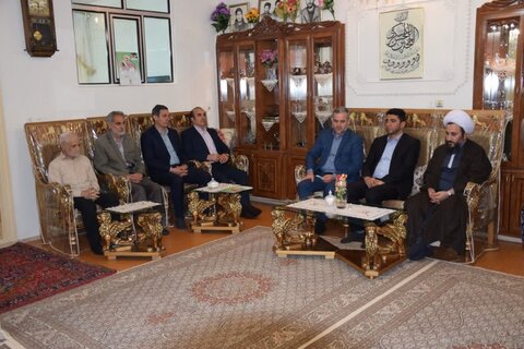 تصاویر/ دیدار امام جمعه خوی با خانواده شهدا