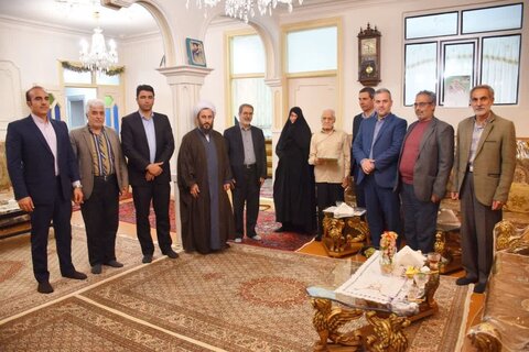 تصاویر/ دیدار امام جمعه خوی با خانواده شهدا