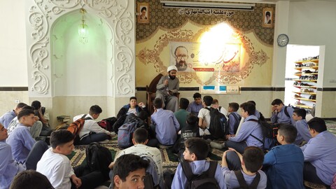 تصاویر/برگزاری جشن تکلیف دانش آموزان در مدرسه علمیه آیت الله بهاری
