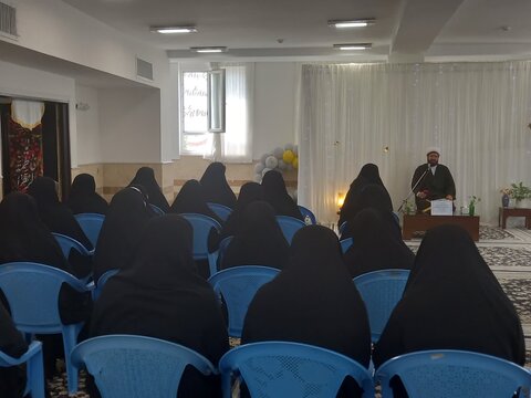 تصاویر نشست بصیرتی سیاسی ویژه خواهران طلبه کوهدشتی