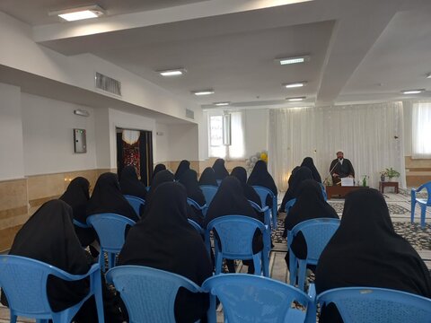 تصاویر نشست بصیرتی سیاسی ویژه خواهران طلبه کوهدشتی