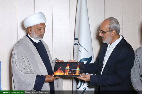 Photos/Visite d'un chercheur bangladeshi à l'agence de presse Hawzah