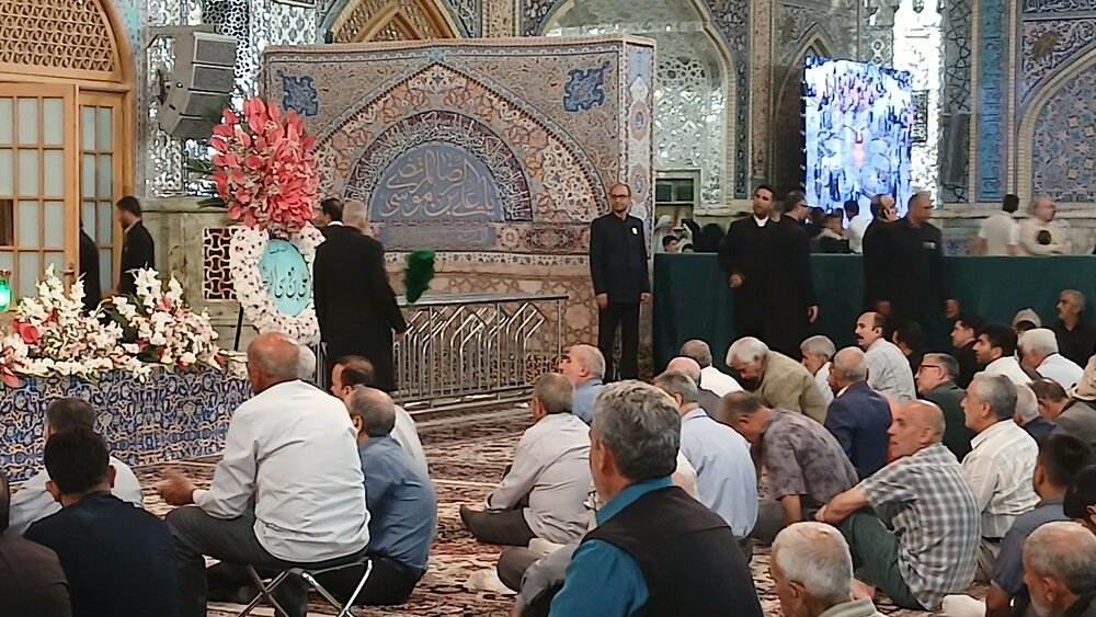 مراسم بزرگداشت جان‌باختگان حادثه اسکله شهید رجایی بندرعباس در حرم رضوی