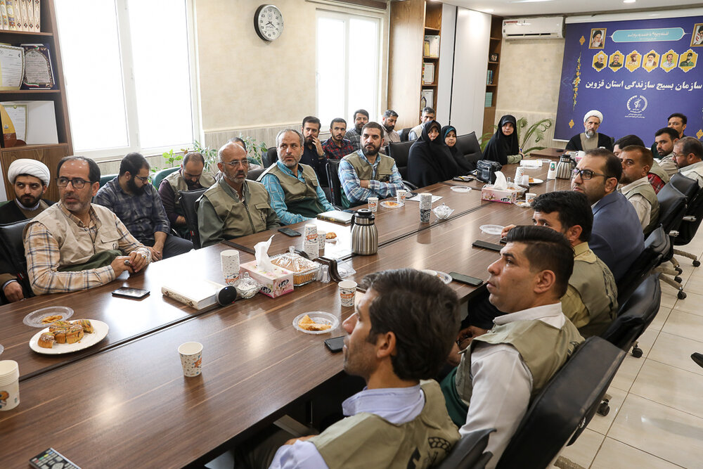 دیدار جهادگران قزوین با نماینده ولی فقیه در استان قزوین